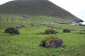 View of the Cleitean used to keep food on Hirta - Photo Gajtalbot - Flickr